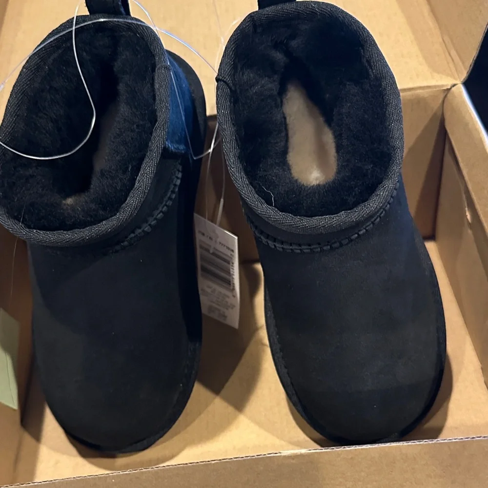 Kirkland Signature Kids Shearling Ankle Boot - Black